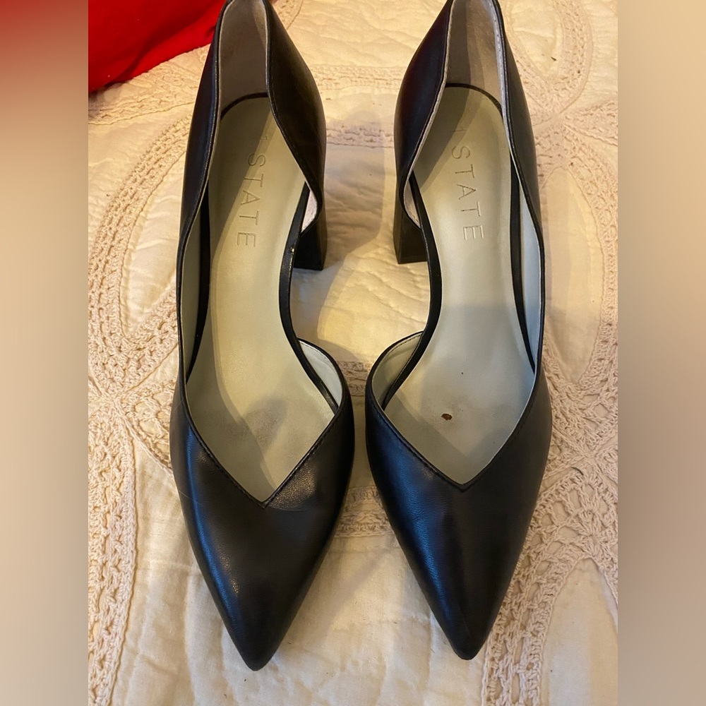 Block heel shoes